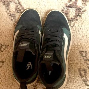 VANS ULTRARANGE MTE SIZE 8 WOMENS SHOES